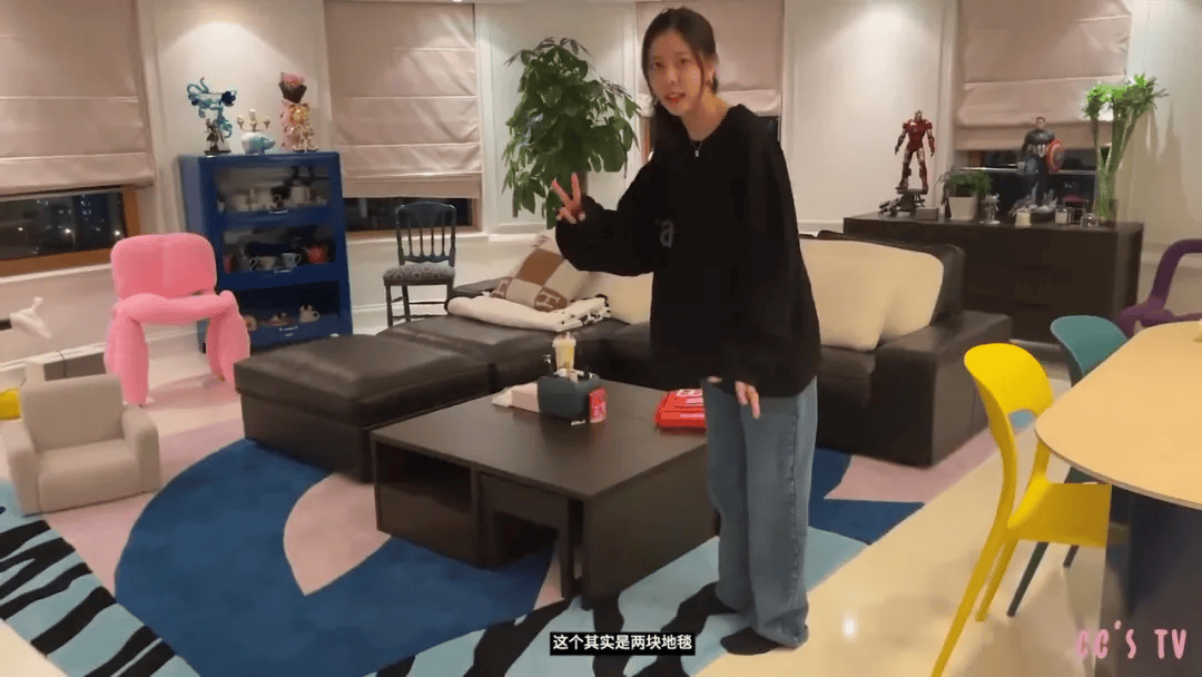 宅曝光：全屋乱糟糟却美上了热搜！AG旗舰厅app宋妍霏上海独居豪(图7)