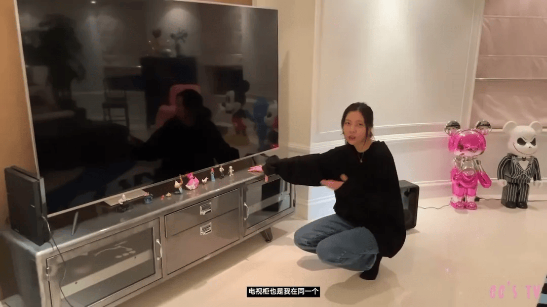 宅曝光：全屋乱糟糟却美上了热搜！AG旗舰厅app宋妍霏上海独居豪(图10)