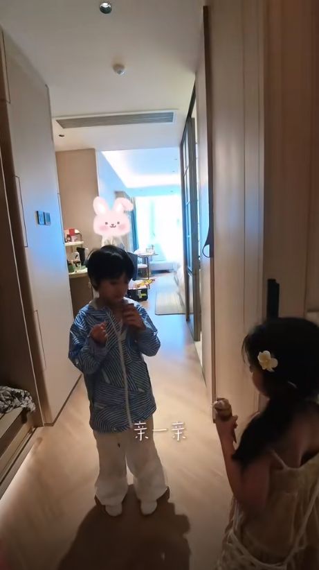 ！麦迪娜穿泳装美呆了4岁女儿颜值真的高AG旗舰厅网站首页姜潮一家人在云南旅游(图4)