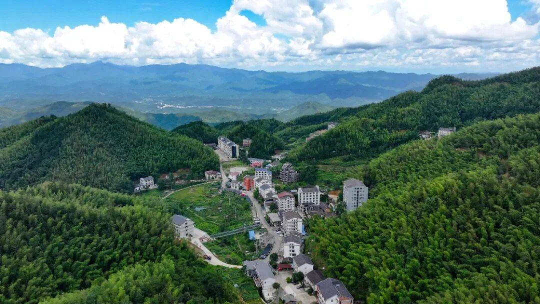 0%!清凉大围山何以这样火AG旗舰厅网站首页增长3(图2) 0%!清凉大围山何以这样火AG旗舰厅网站首页增长3(图2)